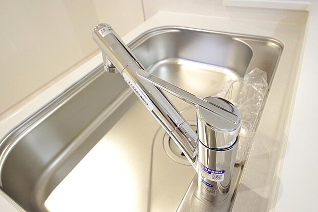 レバー操作一つで水量、温度も調節可能です。また、蛇口には浄水カートリッジも内蔵可能です。