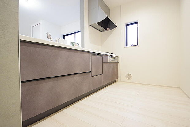 収納豊富で、日々のお料理から後片付けまで快適に、はかどるキッチンです。