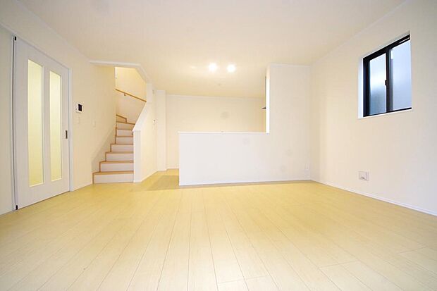 家族皆方が一番長い時間を共有するリビング ダイニング。快適な空間としてご利用いただけます。