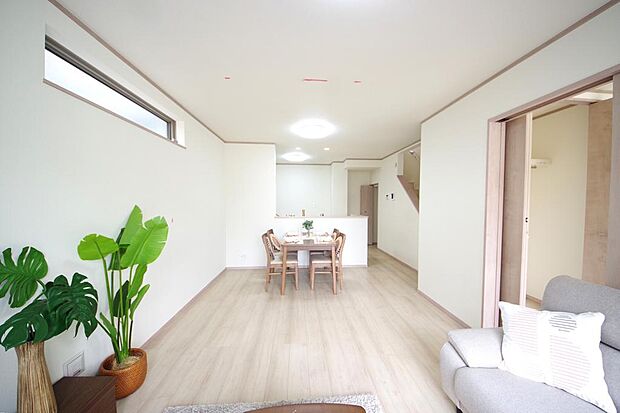 家族皆方が一番長い時間を共有するリビング　ダイニング。快適な空間としてご利用いただけます。