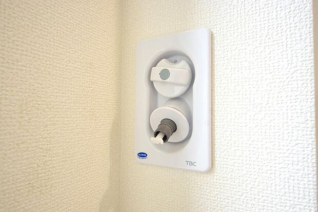 洗濯機用の給水口には蛇口ではなく、全自動洗濯機が設置できる専用の給水口が設置されております。