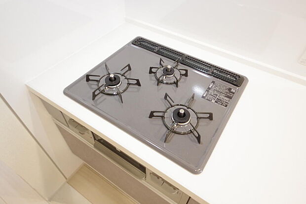 ガスコンロにはSiセンサーが組み込まれています。長時間の使用の際にセンサーが自動でストップします。