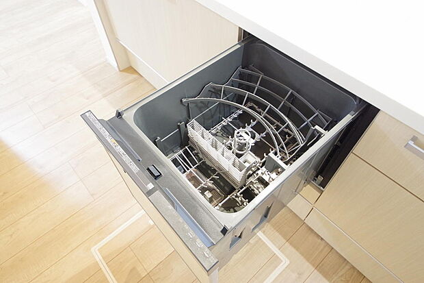 食器の出し入れがしやすいスライド収納タイプの食器洗い乾燥機です。また、節水効果にも優れています。