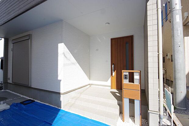 玄関はいわばその邸宅の顔です。だからこそ、迎賓のためにしつらえを細部まで施しました。