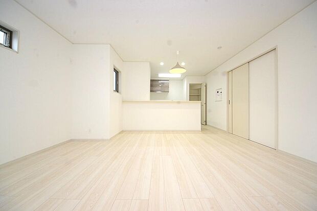 家族皆方が一番長い時間を共有するリビング　ダイニング。快適な空間としてご利用いただけます。