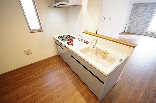 収納豊富で、日々のお料理から後片付けまで快適に、はかどるキッチンです。