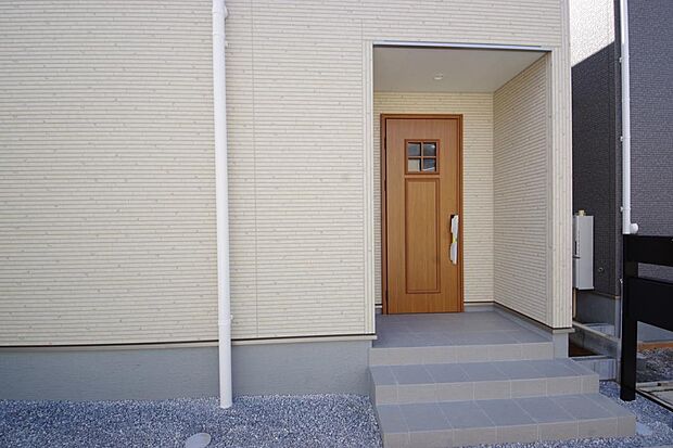 家族を心地よく迎えたり、お客様を心からお迎えしたり、おもてなしの心をもって迎え入れます。