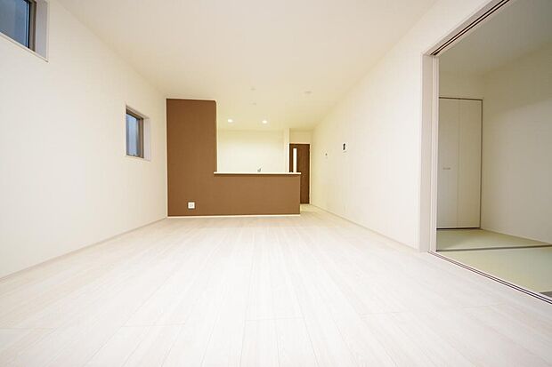 家族皆方が一番長い時間を共有するリビング ダイニング。快適な空間としてご利用いただけます。