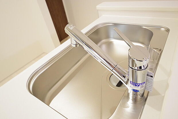 レバー操作一つで水量、温度も調節可能です。また、蛇口には浄水カートリッジも内蔵可能です。