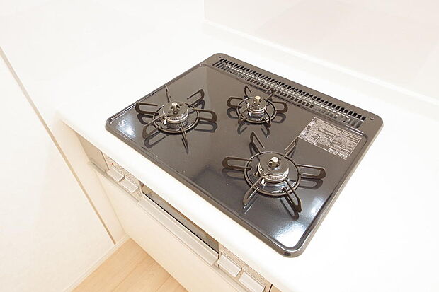 ガスコンロにはSiセンサーが組み込まれています。長時間の使用の際にセンサーが自動でストップします。