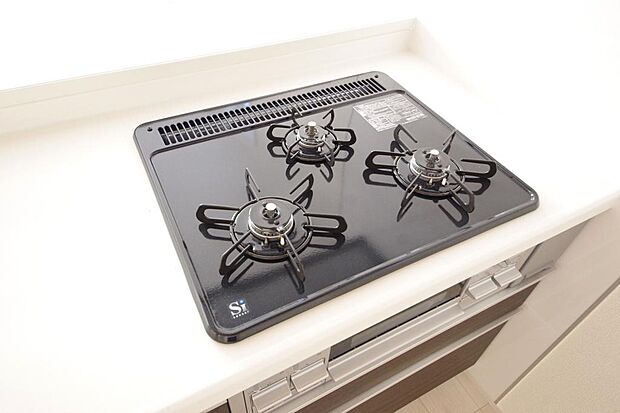 ガスコンロにはSiセンサーが組み込まれています。長時間の使用の際にセンサーが自動でストップします。