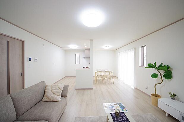 家族皆方が一番長い時間を共有するリビング　ダイニング。快適な空間としてご利用いただけます。