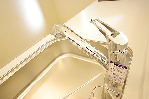 レバー操作一つで水量、温度も調節可能です。また、蛇口には浄水カートリッジも内蔵可能です。