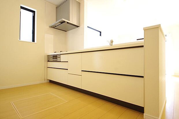 収納豊富で、日々のお料理から後片付けまで快適に、はかどるキッチンです。