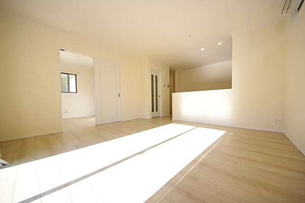 家族皆方が一番長い時間を共有するリビング　ダイニング。快適な空間としてご利用いただけます。