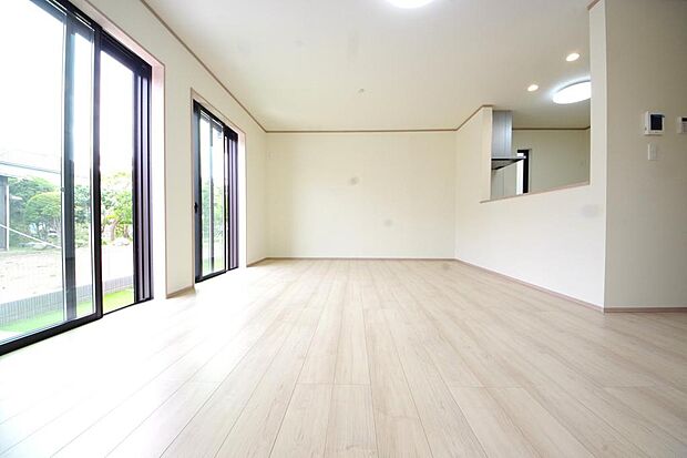 家族皆方が一番長い時間を共有するリビング ダイニング。快適な空間としてご利用いただけます。