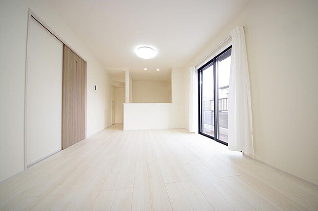 家族皆方が一番長い時間を共有するリビング ダイニング。快適な空間としてご利用いただけます。