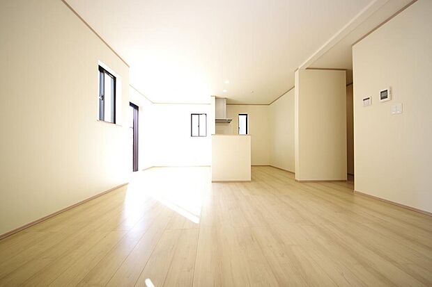 家族皆方が一番長い時間を共有するリビング ダイニング。快適な空間としてご利用いただけます。