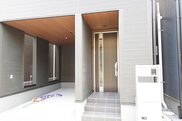 家族を心地よく迎えたり、お客様を心からお迎えしたり、おもてなしの心をもって迎え入れます。