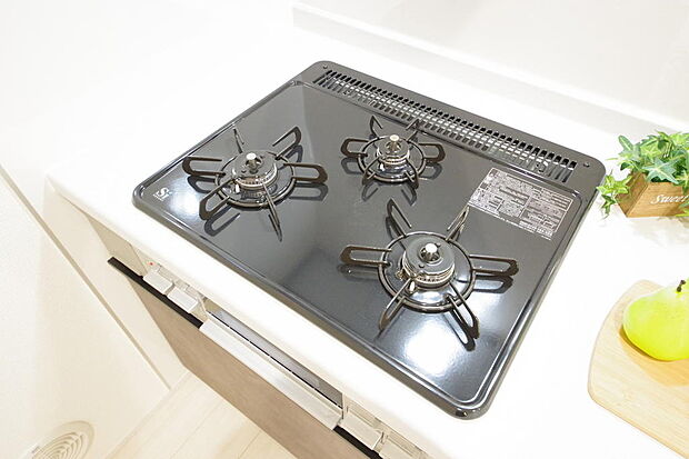 三ツ口コンロはSiセンサーが組み込まれています。長時間の使用の際にセンサーが自動でストップします。