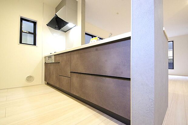 収納豊富で、日々のお料理から後片付けまで快適に、はかどるキッチンです。