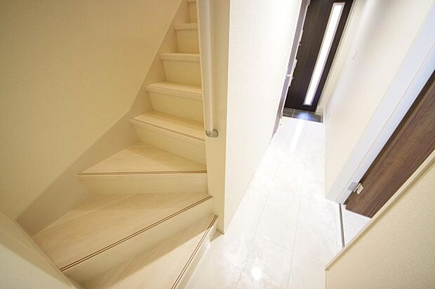 家族を心地よく迎えたり、お客様を心からお迎えしたり、おもてなしの心をもって迎え入れます。