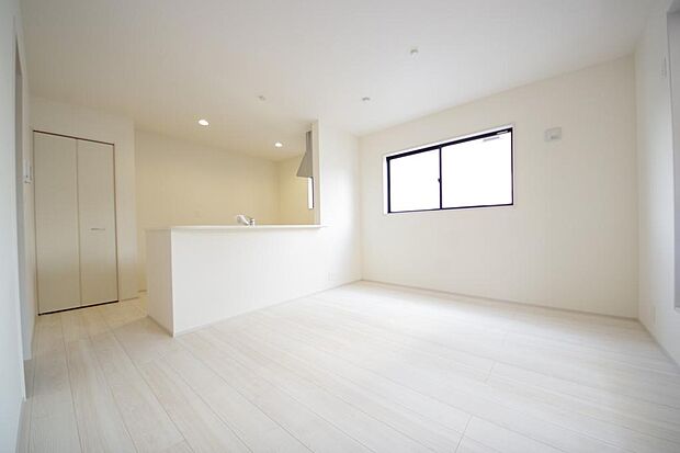 家族皆方が一番長い時間を共有するリビング　ダイニング。快適な空間としてご利用いただけます。