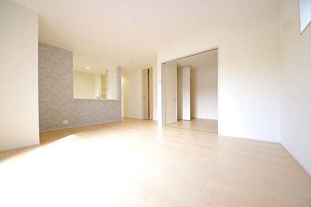 家族皆方が一番長い時間を共有するリビング ダイニング。快適な空間としてご利用いただけます。