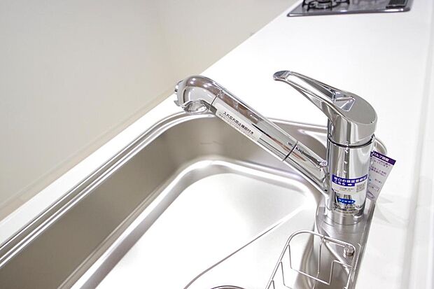 レバー操作一つで水量、温度も調節可能です。また、蛇口には浄水カートリッジも内蔵可能です。