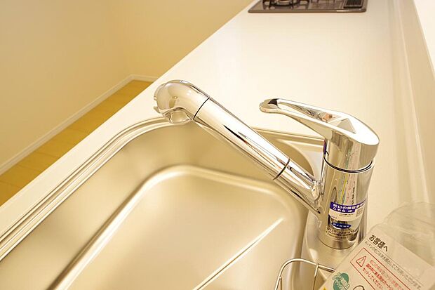 レバー操作一つで水量、温度も調節可能です。また、蛇口には浄水カートリッジも内蔵可能です。