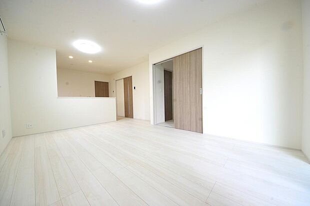 家族皆方が一番長い時間を共有するリビング　ダイニング。快適な空間としてご利用いただけます。