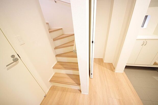 家族を心地よく迎えたり、お客様を心からお迎えしたり、おもてなしの心をもって迎え入れます。