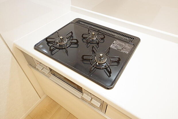 ガスコンロにはSiセンサーが組み込まれています。長時間の使用の際にセンサーが自動でストップします。