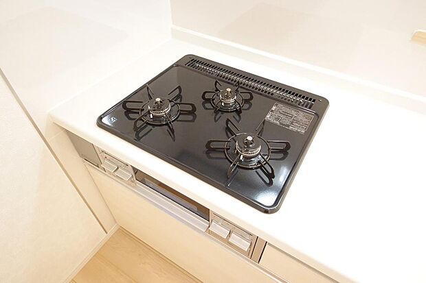 ガスコンロにはSiセンサーが組み込まれています。長時間の使用の際にセンサーが自動でストップします。