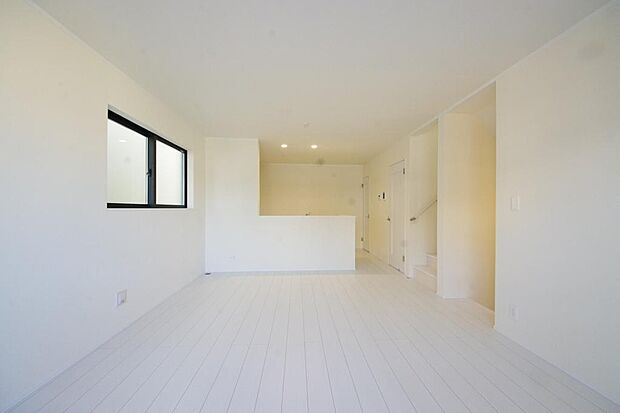 家族皆方が一番長い時間を共有するリビング　ダイニング。快適な空間としてご利用いただけます。