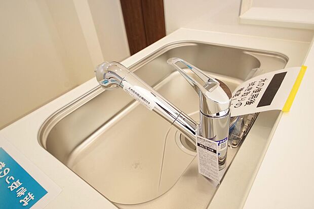 レバー操作一つで水量、温度も調節可能です。また、蛇口には浄水カートリッジも内蔵可能です。