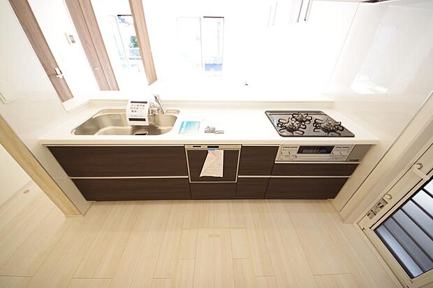 収納豊富で、日々のお料理から後片付けまで快適に、はかどるキッチンです。