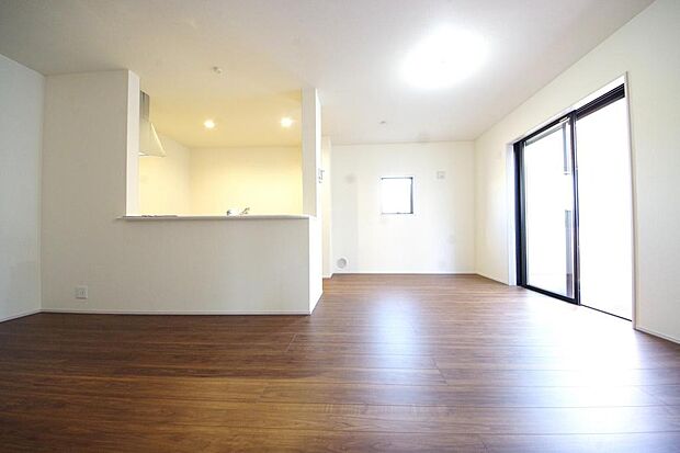 家族皆方が一番長い時間を共有するリビング ダイニング。快適な空間としてご利用いただけます。