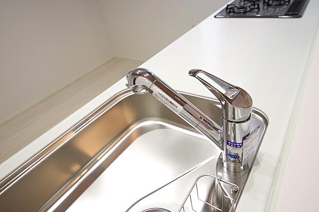 レバー操作一つで水量、温度も調節可能です。また、蛇口には浄水カートリッジも内蔵可能です。