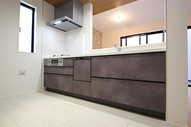 収納豊富で、日々のお料理から後片付けまで快適に、はかどるキッチンです。