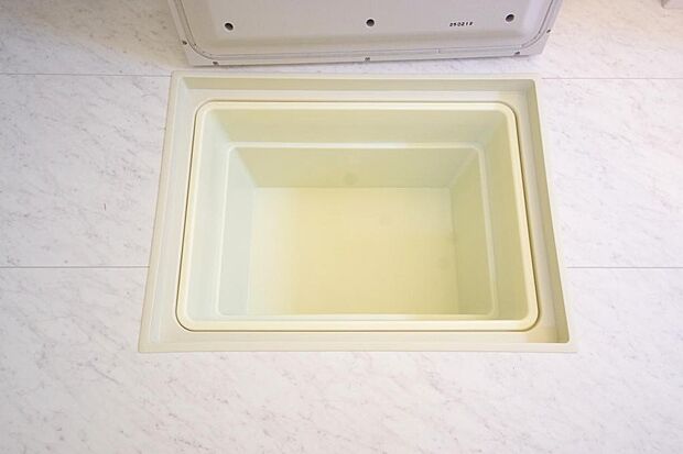 シャンプー　リンス　洗剤　柔軟剤等のストックに便利です。空間を有効に利用した収納です。