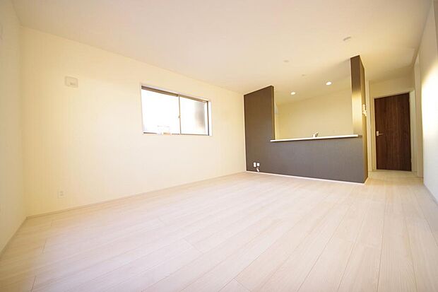 家族皆方が一番長い時間を共有するリビング ダイニング。快適な空間としてご利用いただけます。