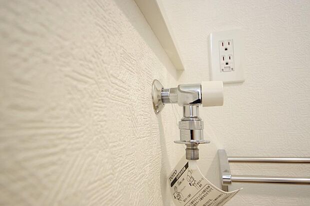 洗濯機用の給水口には蛇口ではなく、全自動洗濯機が設置できる専用の給水口が設置されております。