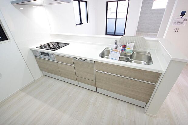 収納豊富で、日々のお料理から後片付けまで快適に、はかどるキッチンです。