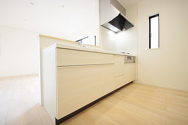 リビング　ダイニング全体が見渡せるキッチンは、リビングのお子様の様子を見守りながら家事ができます。