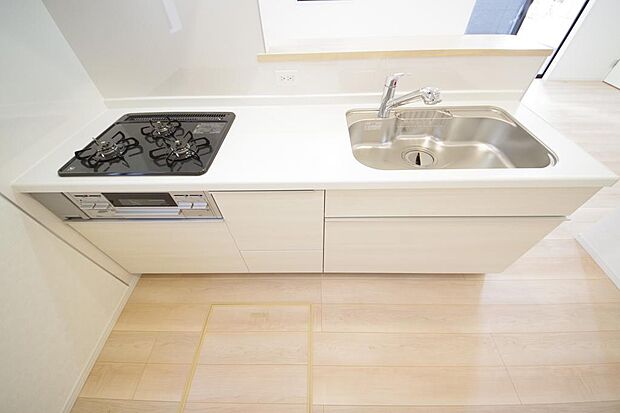 収納豊富で、日々のお料理から後片付けまで快適に、はかどるキッチンです。