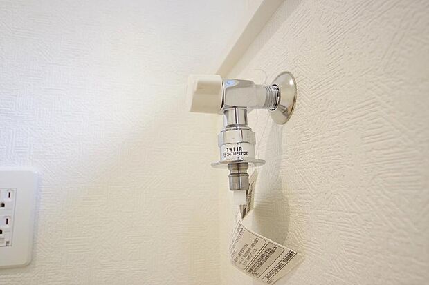 洗濯機用の給水口には蛇口ではなく、全自動洗濯機が設置できる専用の給水口が設置されております。