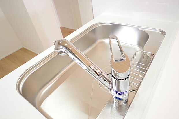 レバー操作一つで水量、温度も調節可能です。また、蛇口には浄水カートリッジも内蔵可能です。