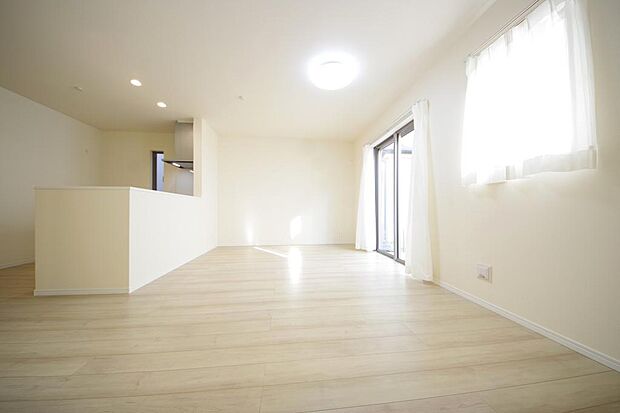 家族皆方が一番長い時間を共有するリビング　ダイニング。快適な空間としてご利用いただけます。