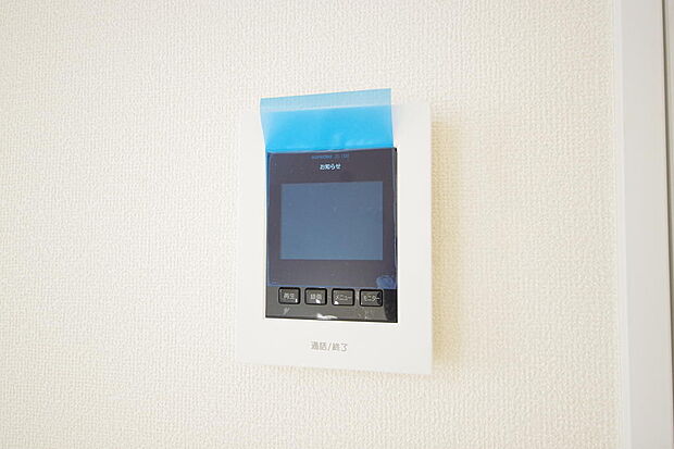 来訪者を映像と音声で確認可能なので、煩わしいセールスにも住戸内で対話可能です。